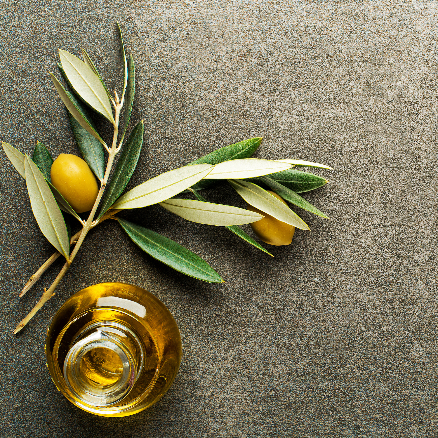 Carrier Oil vs Essential Oil: What’s the Difference?